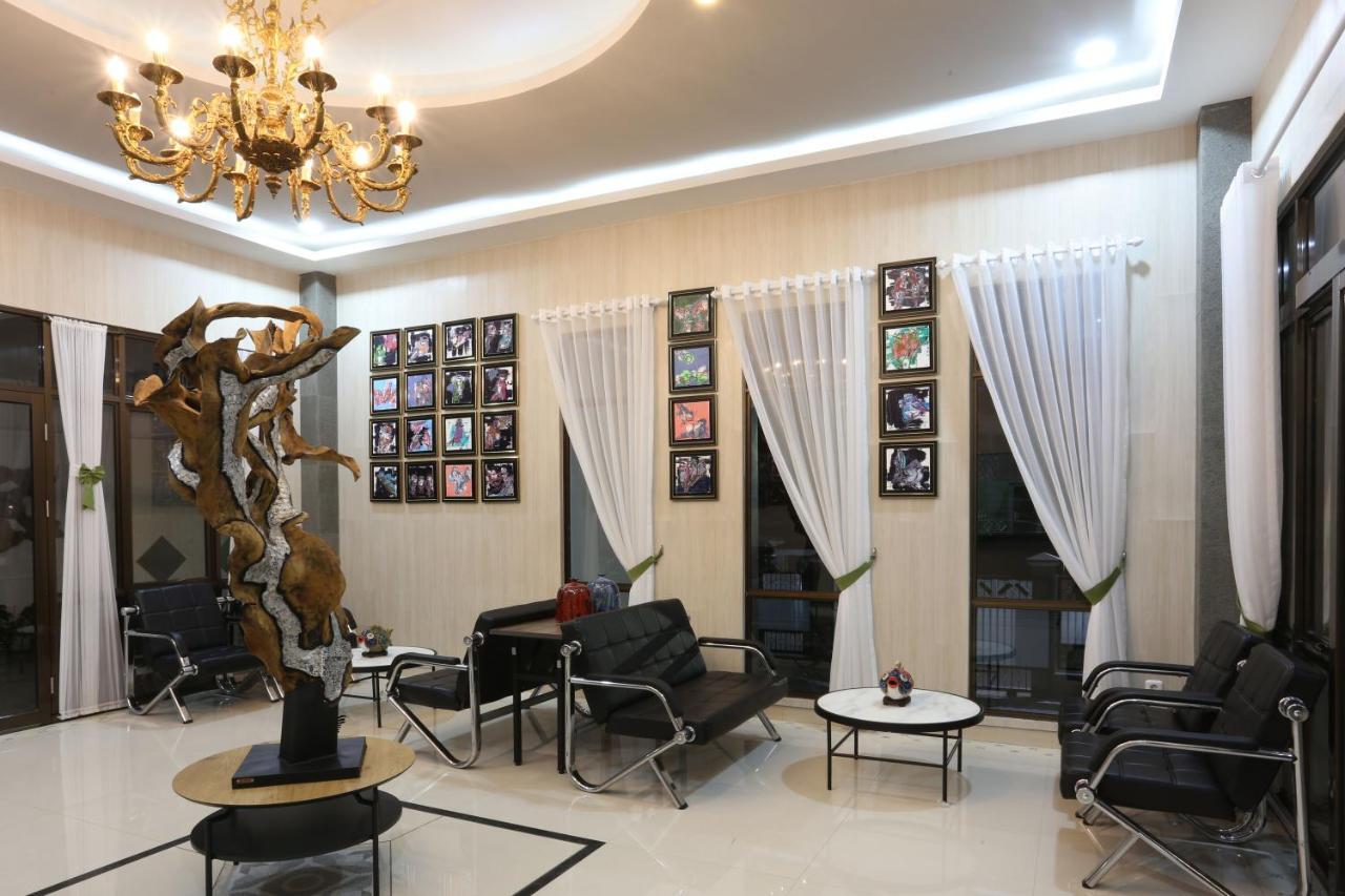 Urbanest Inn House Slipi Jakarta Exterior photo